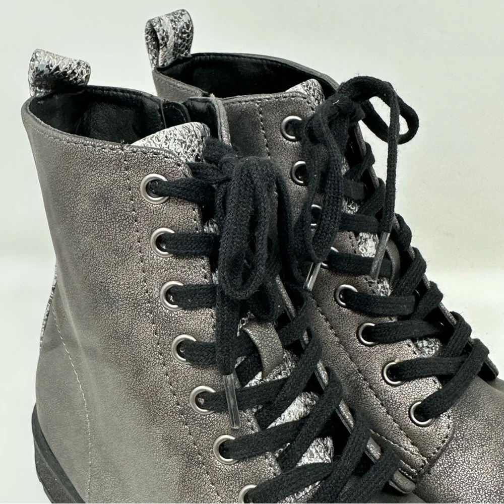 NEW Mia Reeva Big Girls Grey Combat Boots Size 4